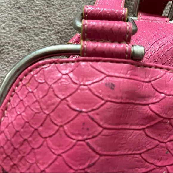 2/$20 Jaclyn Smith Faux Snakeskin Multi-Pocket Purse - Picture 10 of 15